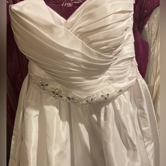 Impression Bridal white a-line taffeta wedding gown - Picture 2 of 9